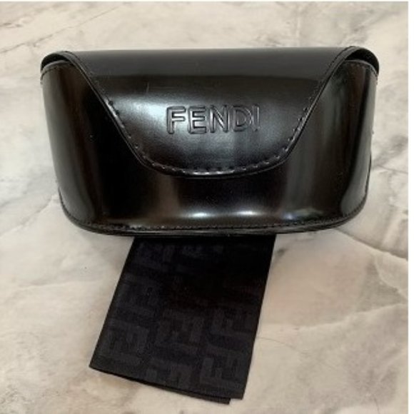 Fendi sunglasses with dust cloth and case - Picture 9 of 10